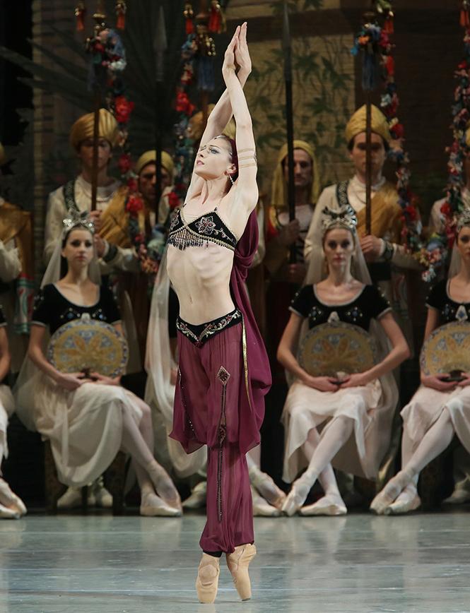 Ekaterina Kondaurova dancing "La Bayadère" with Mariinsky Ballet and Orchestra in Zellerbach Hall. Photo: Natasha Razina