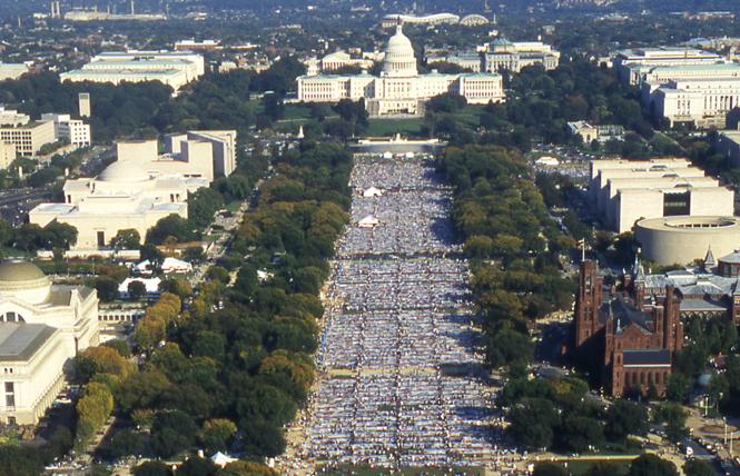 The AIDS Memorial Quilt was displayed on the National Mall in Washington, D.C. in 1996. Photo: Rick Gerharter