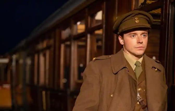 Jack Lowden as a young Siegfried Sassoon in 'Benediction'