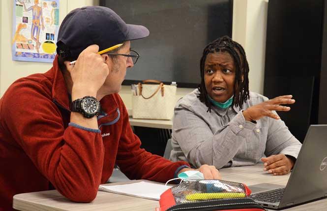 Professor Arnetta Villela-Smith, right, works with student Stephen Robertson in the ethnic studies class at Skyline College last fall. Photo: Rick Gerharter