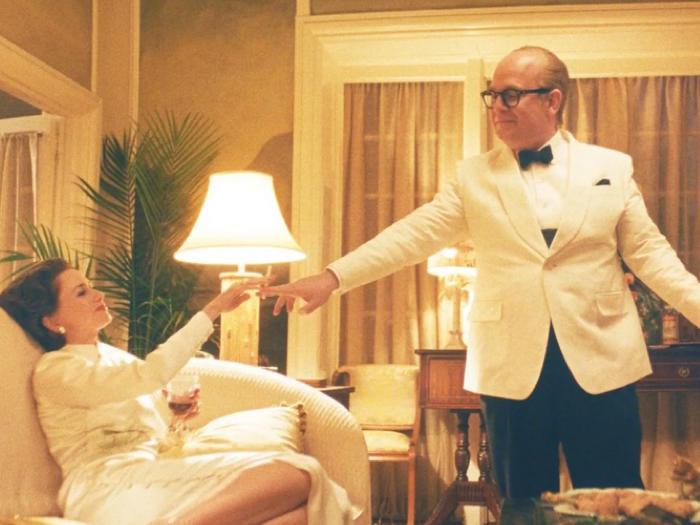 Naomi Watts as Grace Paley and Tom Hollander as Truman Capote in 'Feud: Capote vs. The Swans' (photo: FX)