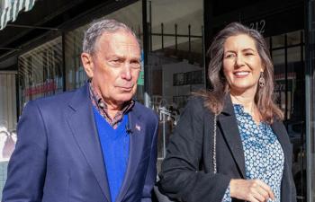 Bloomberg brings White House bid to Oakland