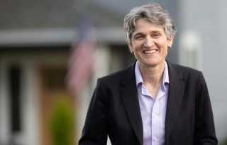 Lesbian former Bay Area leader wins Oregon House primary